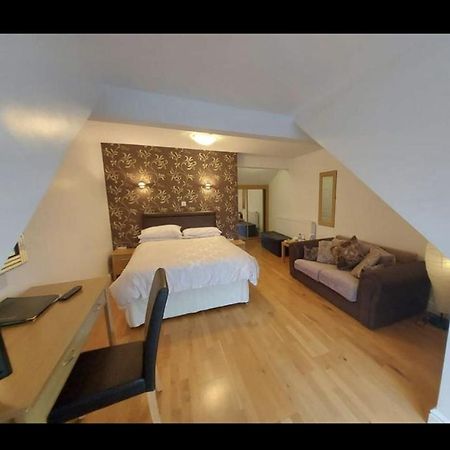 The Countryman Inn Llantrisant  Buitenkant foto