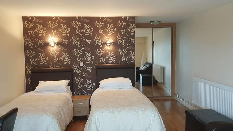The Countryman Inn Llantrisant  Buitenkant foto